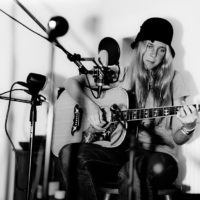 Ruth Tolkien acoustic singer songwriter